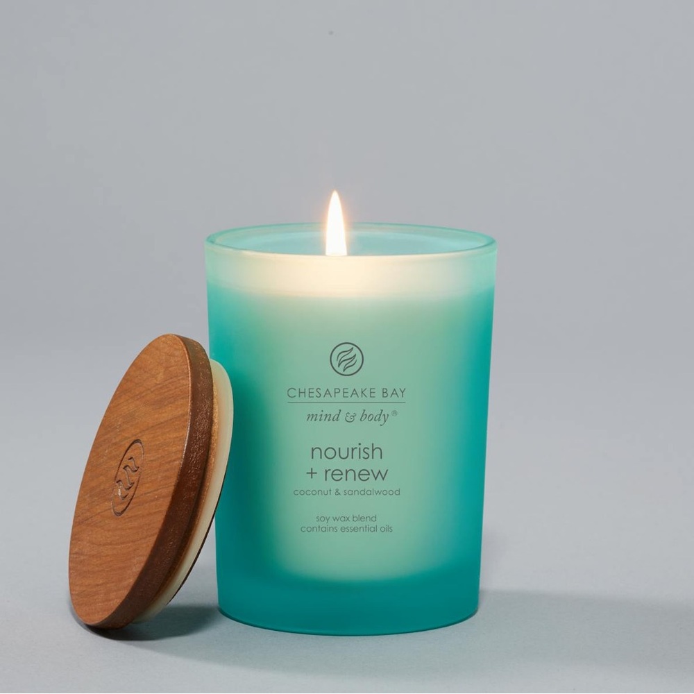 NWT Chesapeake Bay Nourish + Renew (coconut & sandalwood) Candle